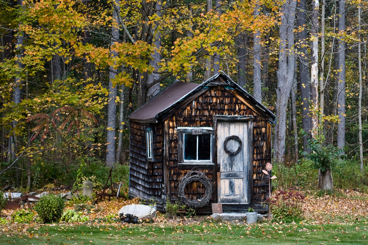 SHACK
(Railroad Avenue - Epping, NH - 10/16/2009)