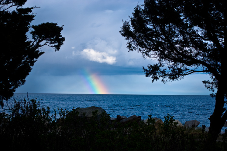 RAINBOW OVER THE OCEAN
(Hampton - Hampton, NH - 04/18/2010)