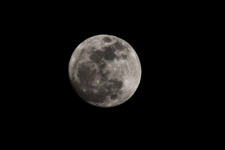 FULL MOON
(Hampton Resident Parking - Hampton, NH - 03/18/2011)