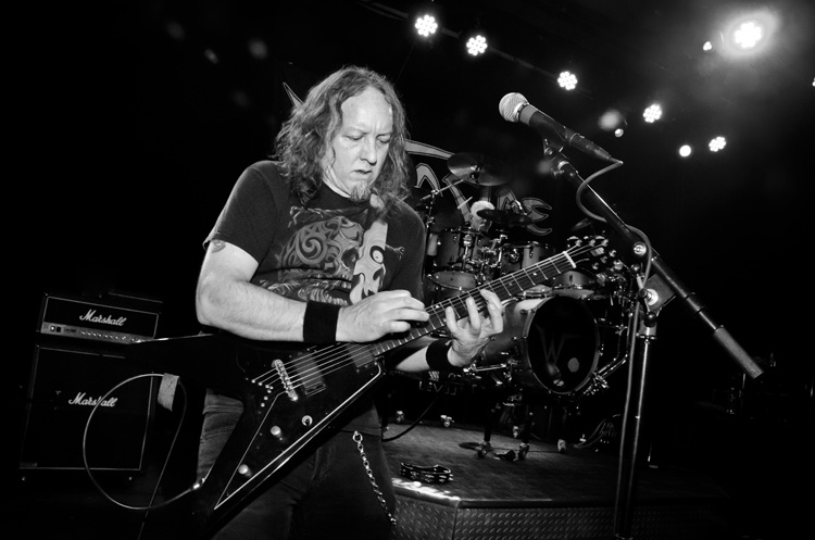 TAPPING CONCENTRATION
(Wally's - Hampton, NH - 11/16/2019)