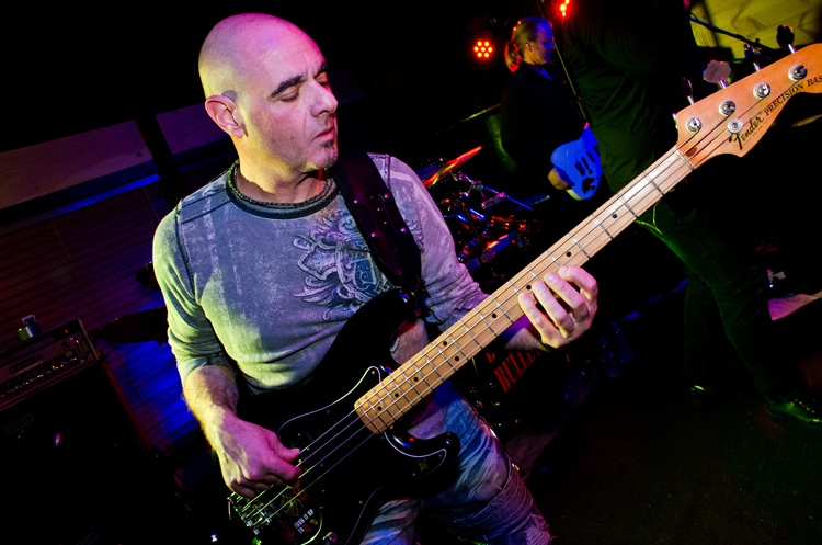 ----
(Saddle Up Saloon - Kingston, NH - 12/31/2019)