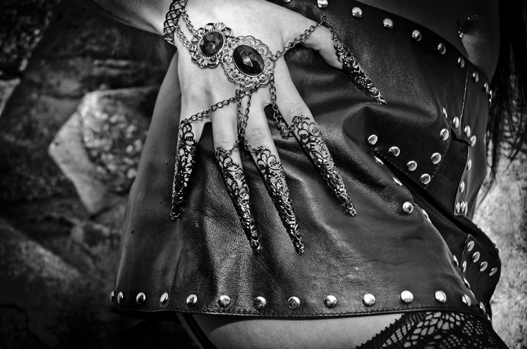 VAMPIRE COURTNEY
(Atkinson Common - Newburyport, MA - 10/22/2020)