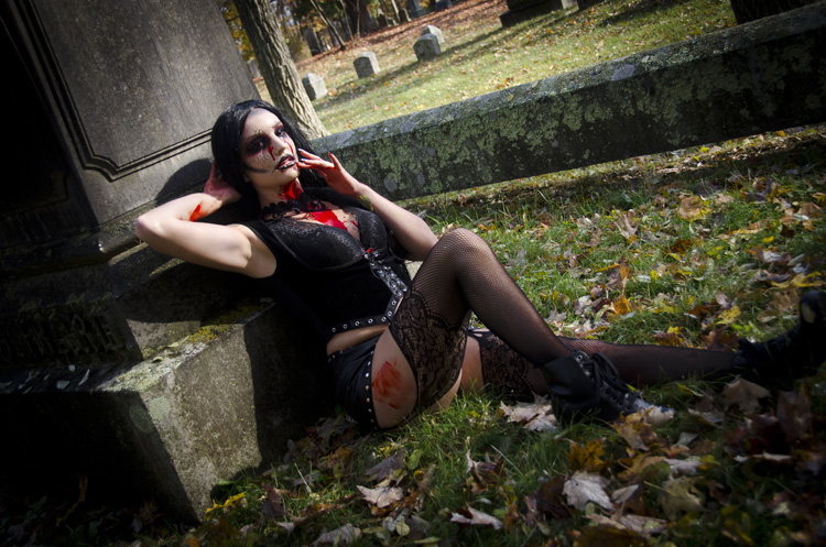 VAMPIRE COURTNEY
(Salisbury Cemetery - Salisbury, MA - 10/22/2020)