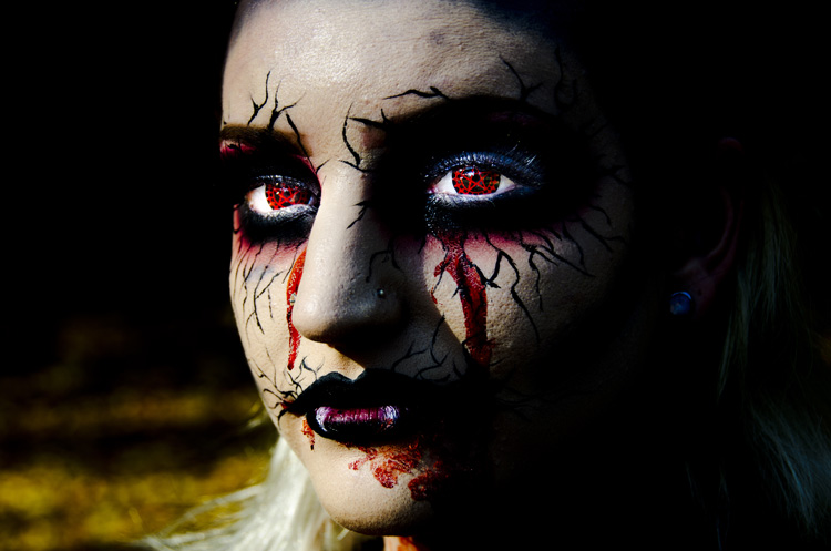 VAMPIRE COURTNEY
(Salisbury Cemetery - Salisbury, MA - 10/22/2020)